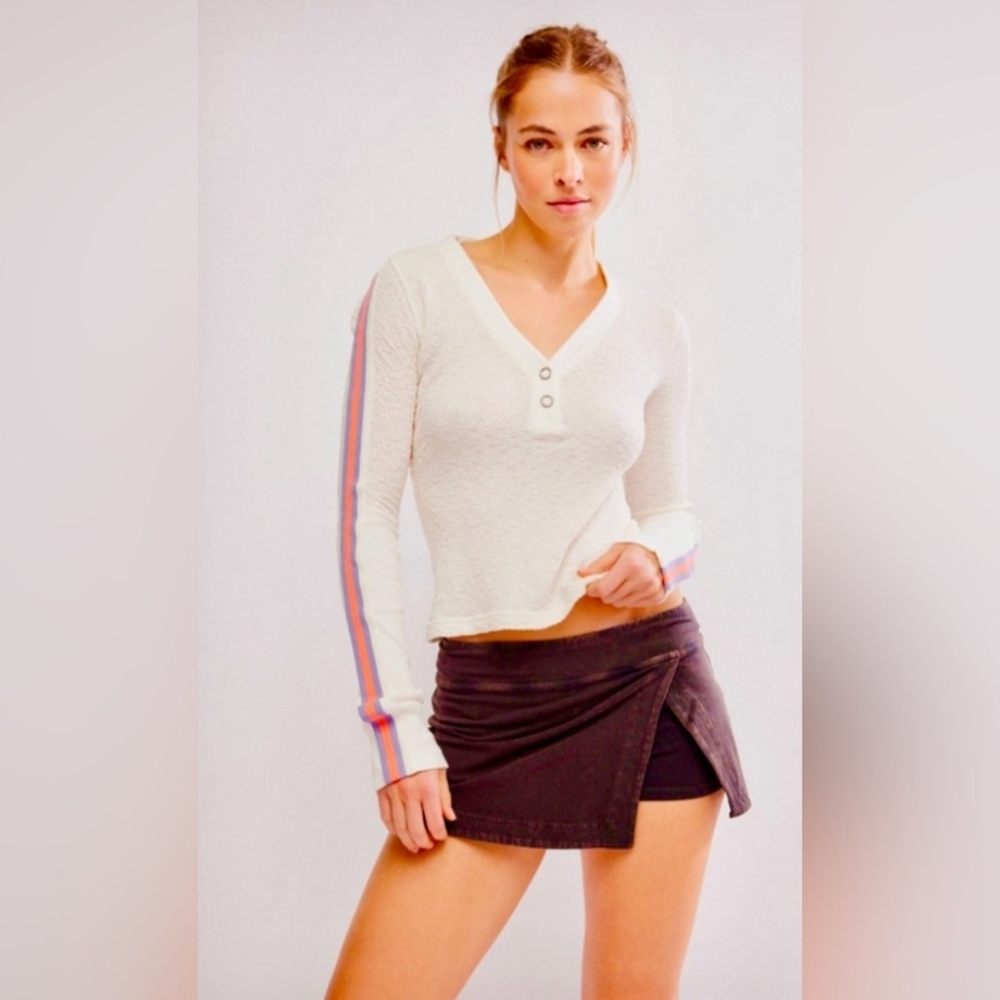 NWT Free People Movement Recovery Layer Long Sleeve Top Sz. M - Picture 2 of 2